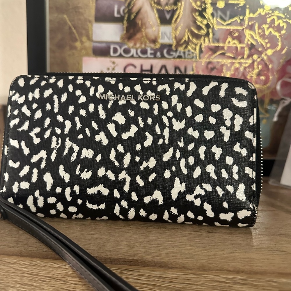 NWOT Michael Kors Leopard Wristlet Wallet
